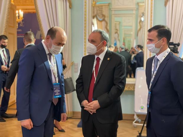 kamran-eliyev-rusiyaya-getdi-foto